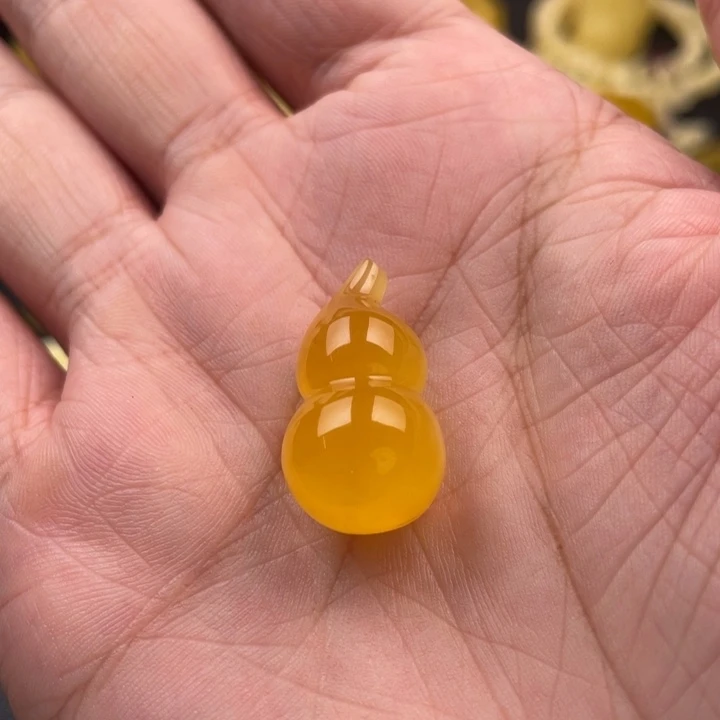 定制琥珀未镶嵌如图
