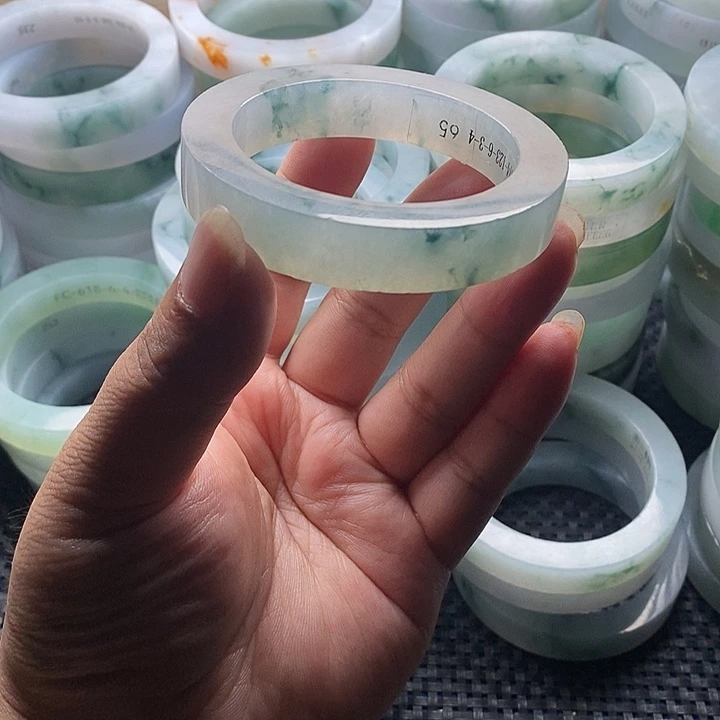 定制翡翠A货未镶嵌馨*