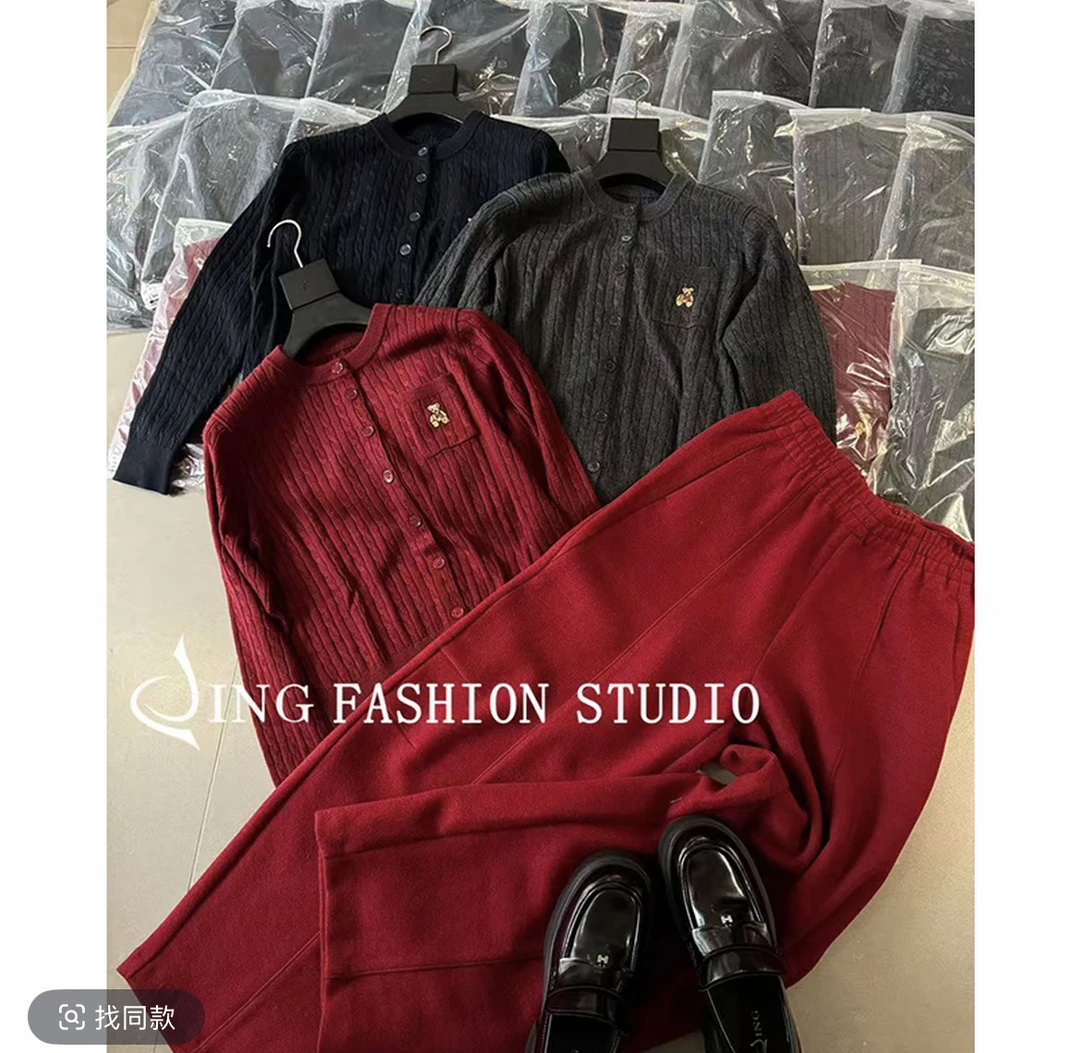 CJING2025新款95172时尚图案圆领打底长袖开衫女装
