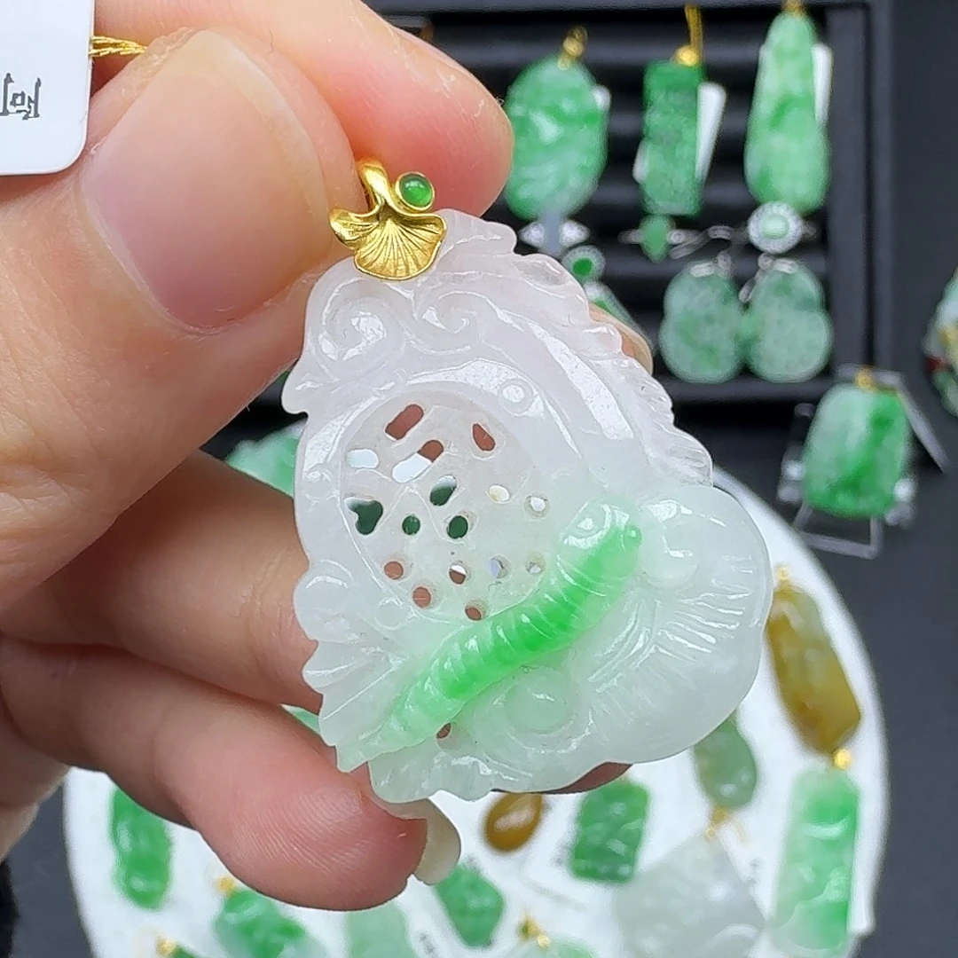 翡翠18K金镶嵌颈饰