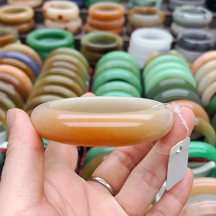 未镶嵌手镯（圆镯）石英质玉