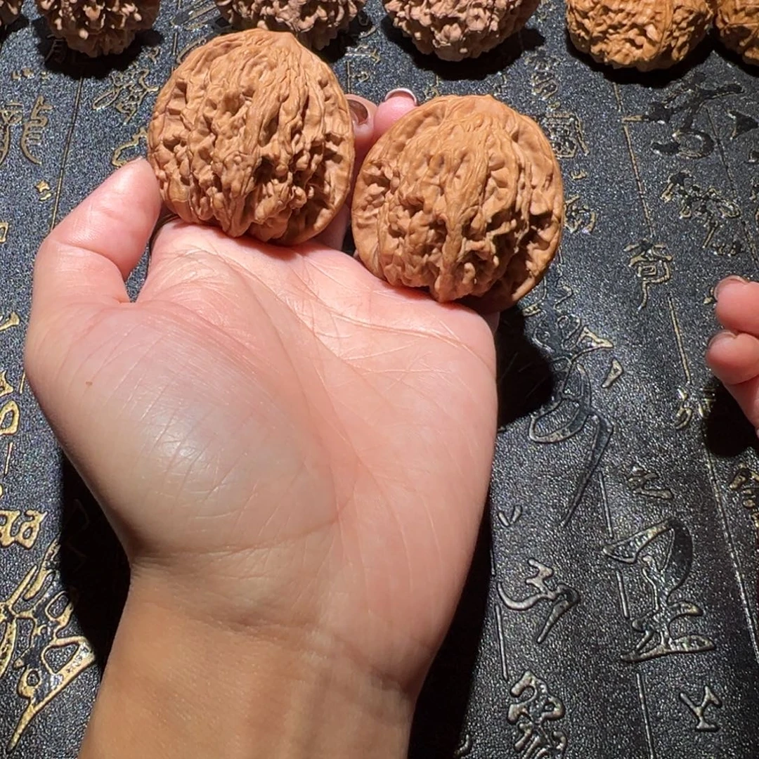 文玩核桃吊坠虎头44手把件108