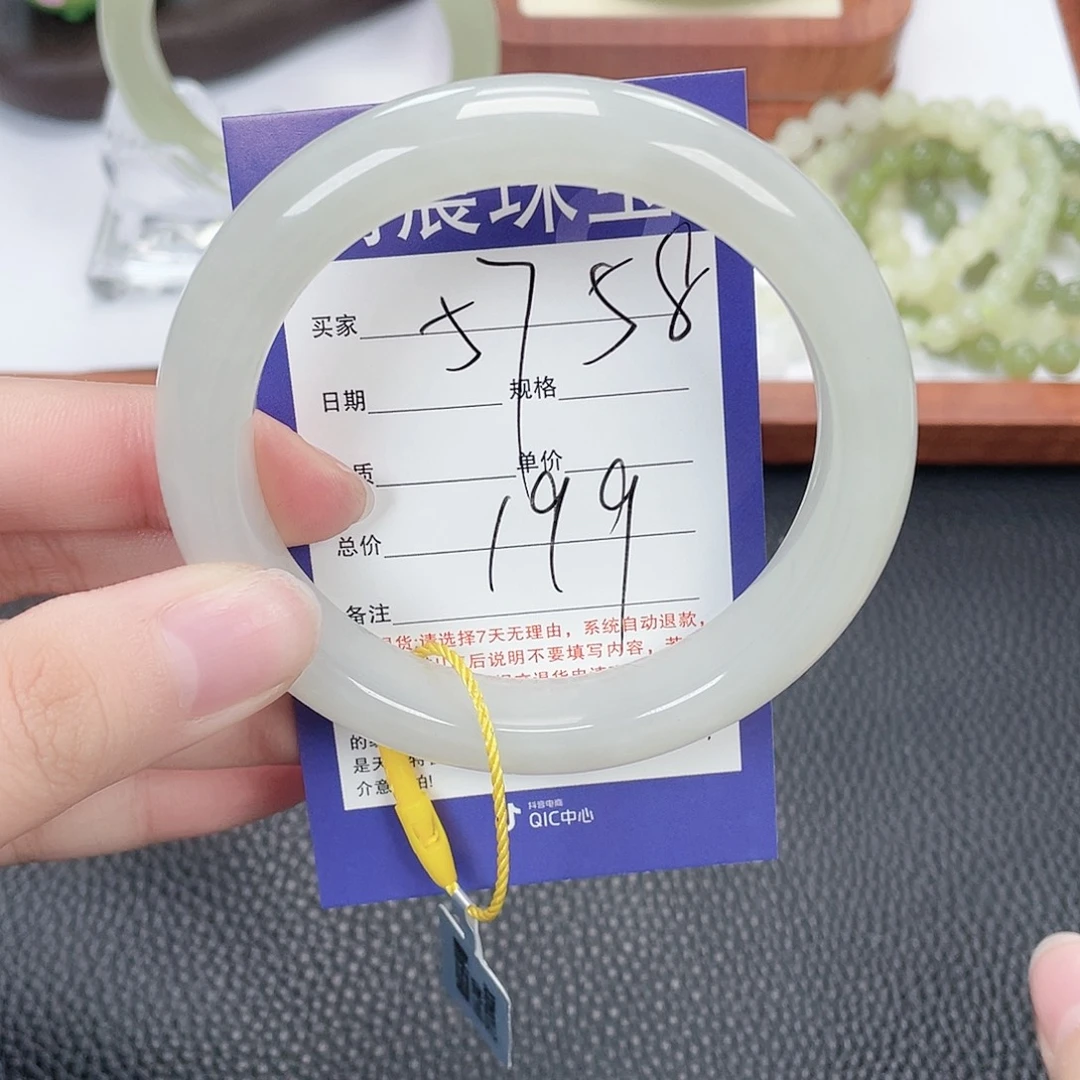 和田玉未镶嵌手镯