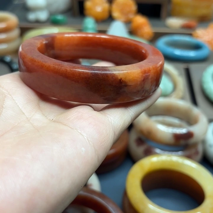 用***9石英质玉未镶嵌手镯