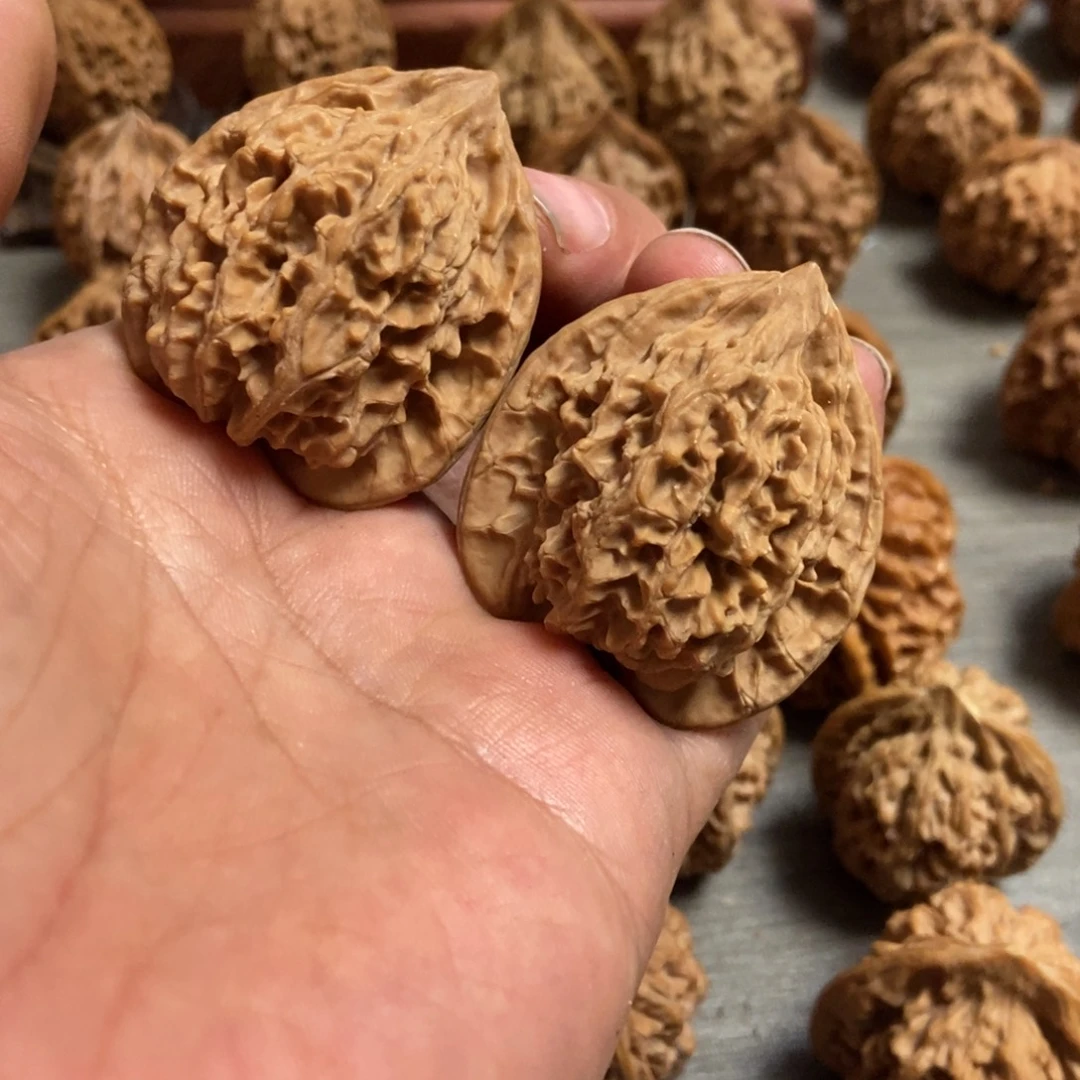 齐***名文玩核桃吊坠秦公子39尺