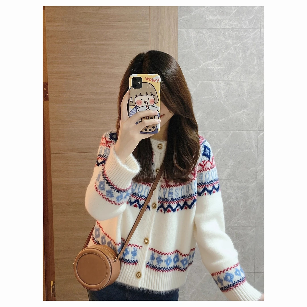 韩系米白色长袖毛衣外套女秋冬氛围感穿搭软糯慵懒风针织衫上衣