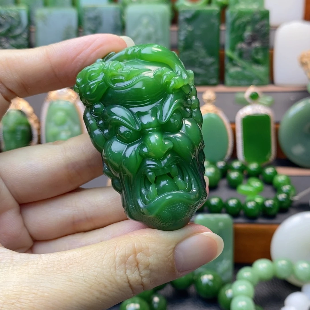 颈饰未镶嵌和田玉（碧玉）兽面守护