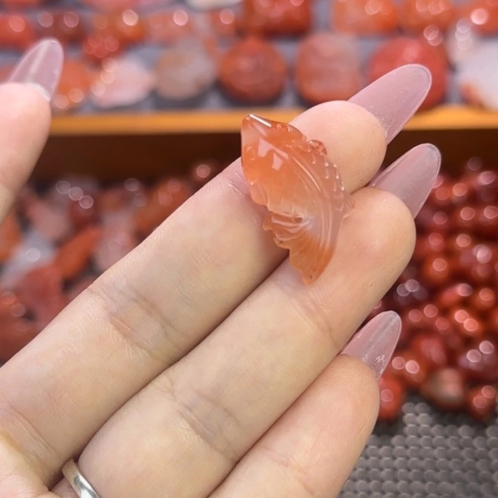 南红玛瑙未镶嵌牌子锦鲤