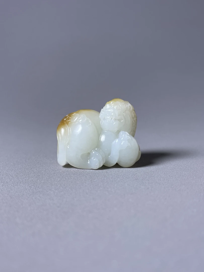 新疆且末糖白唐狮把件