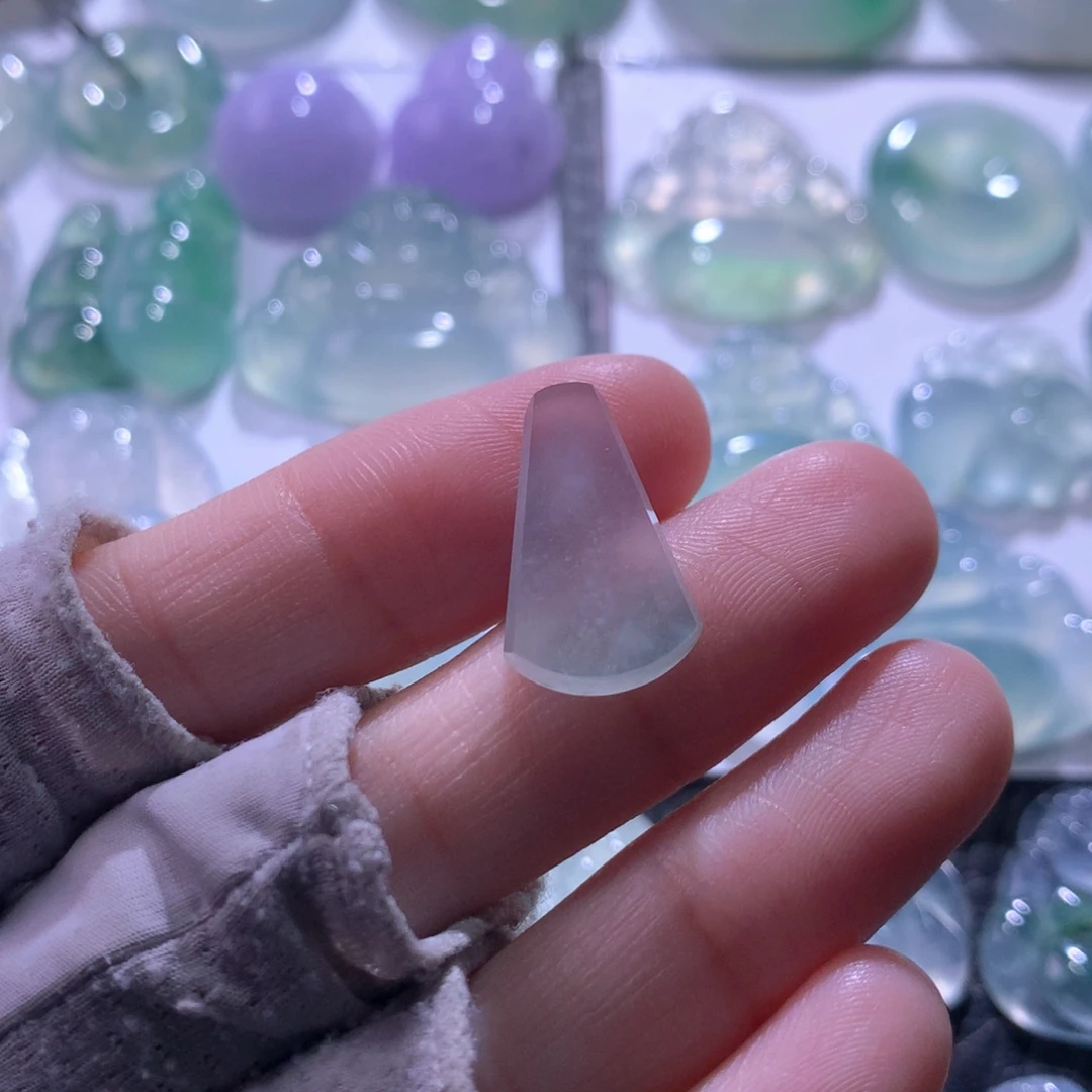 翡翠未镶嵌颈饰无事牌