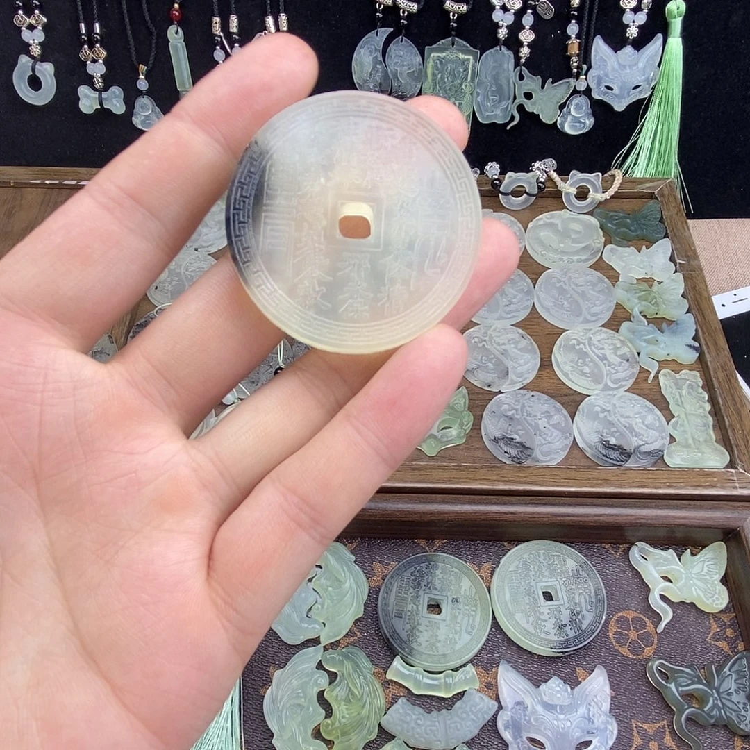 饺***g蛇纹石玉未镶嵌颈饰山鬼