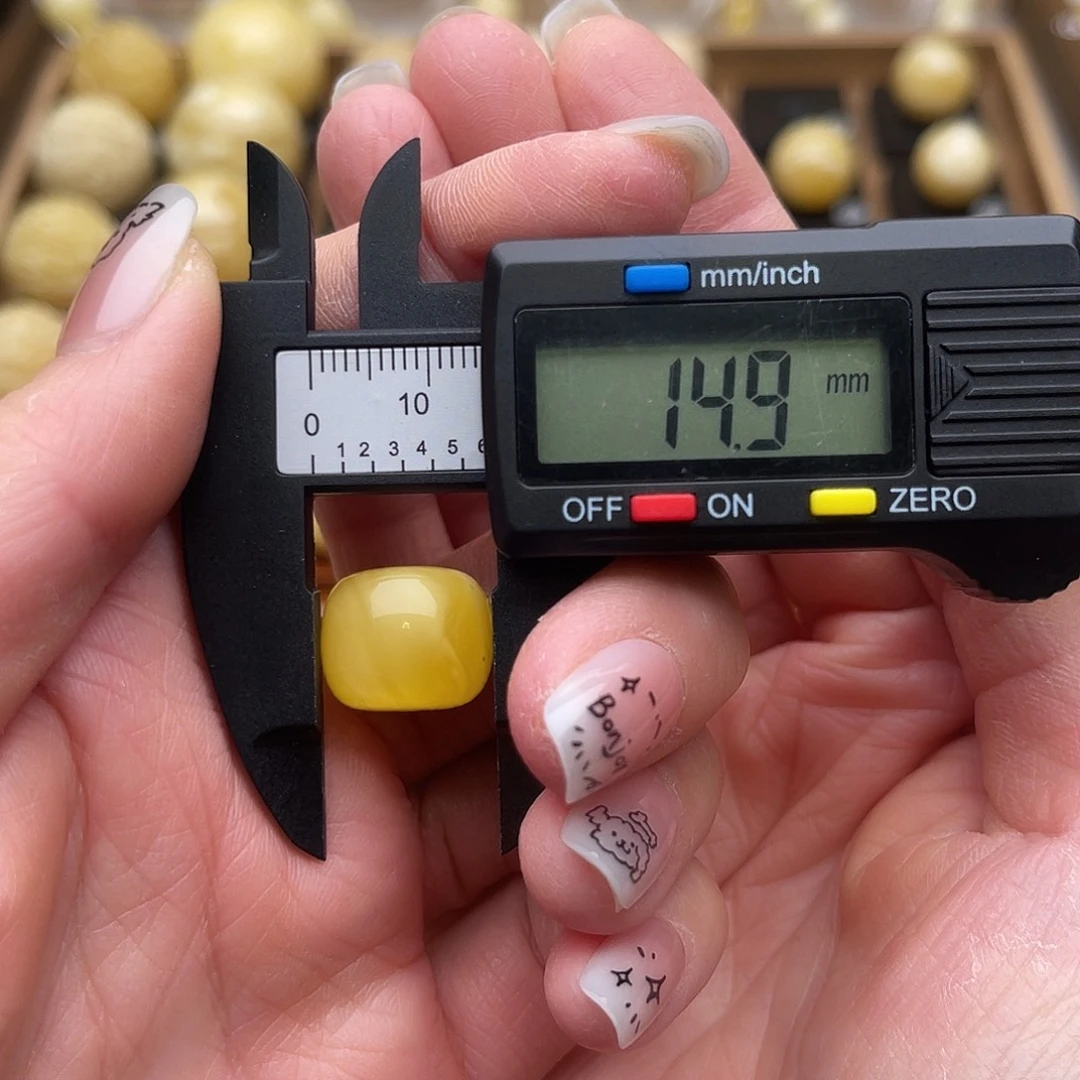 森***子琥珀未镶嵌裸石蜜蜡微瑕老型鸽