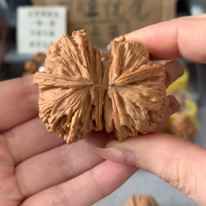 越***好文玩核桃吊坠异形单只，有瑕疵