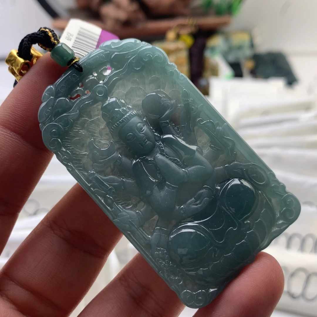 颈饰未镶嵌翡翠千手观音