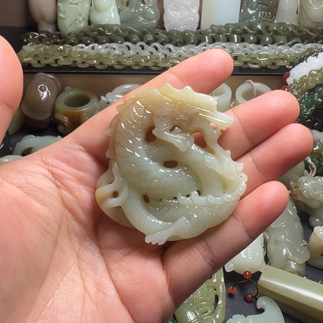 和田玉未镶嵌颈饰深***狼