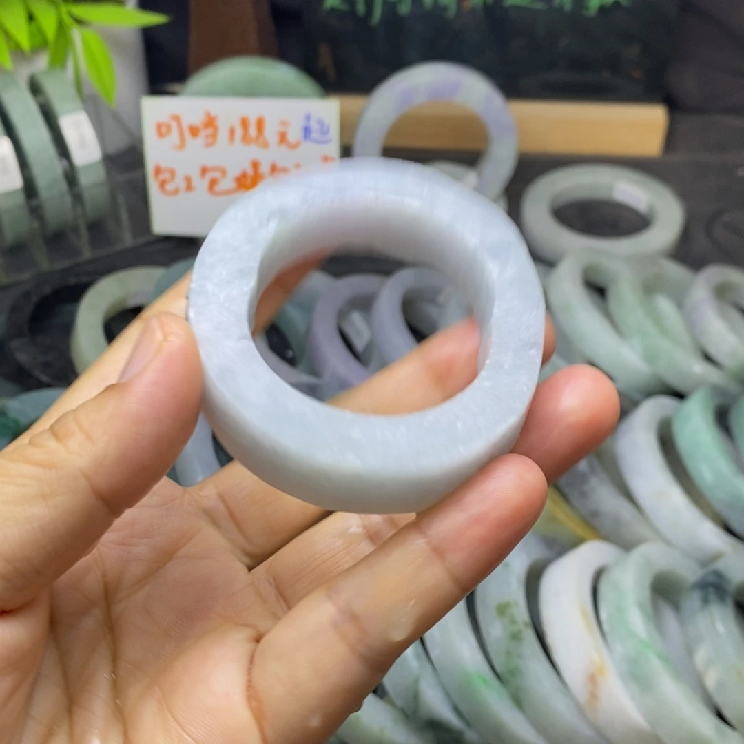 定制翡翠未镶嵌手镯