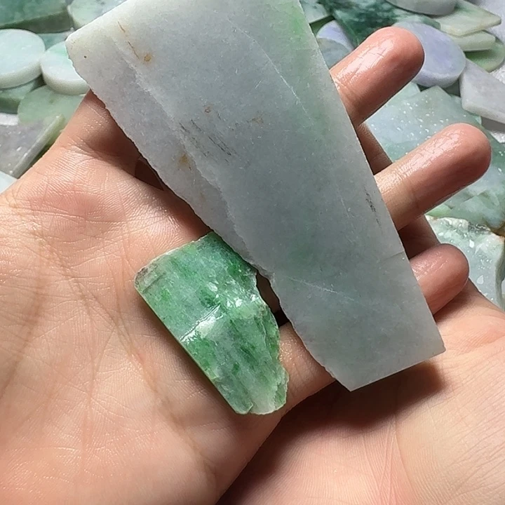 翡翠未镶嵌颈饰5780