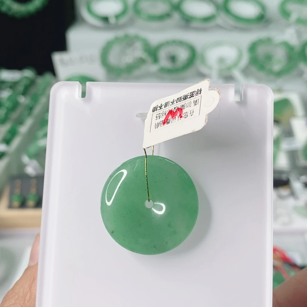 石英质玉未镶嵌颈饰