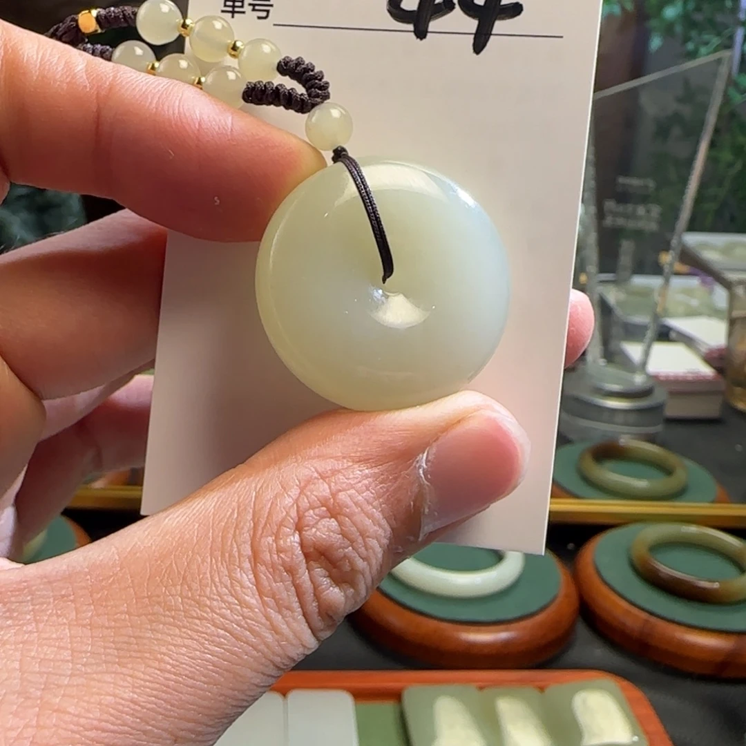 和田玉（糖玉）未镶嵌颈饰