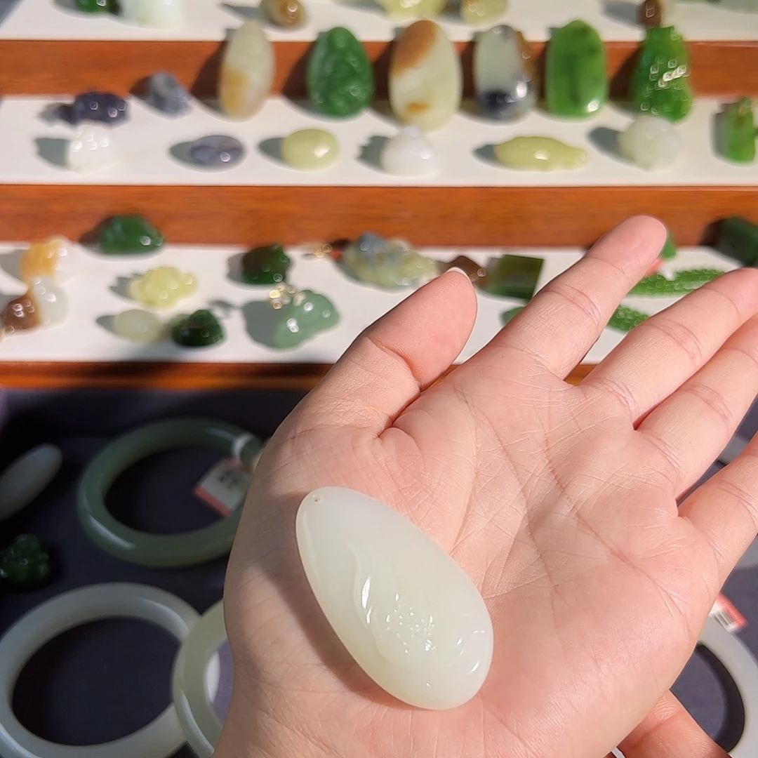 和田玉未镶嵌吊坠(不含链)