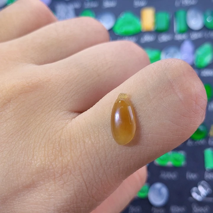 翡翠未镶嵌颈饰瓜