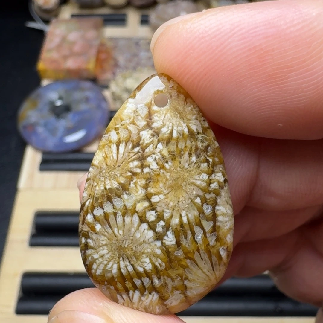 硅化玉未镶嵌纯天然色有机玉石保真色瑕疵特价不退换