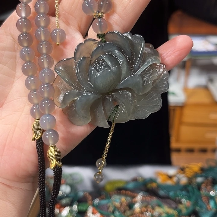 颈饰未镶嵌和田玉（糖玉）
