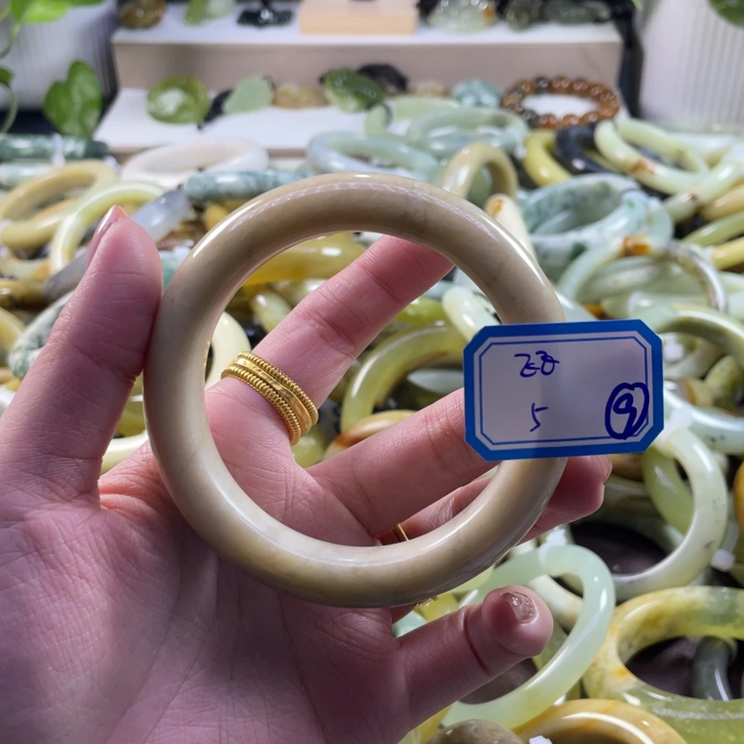 飞***飞蛇纹石玉未镶嵌手镯
