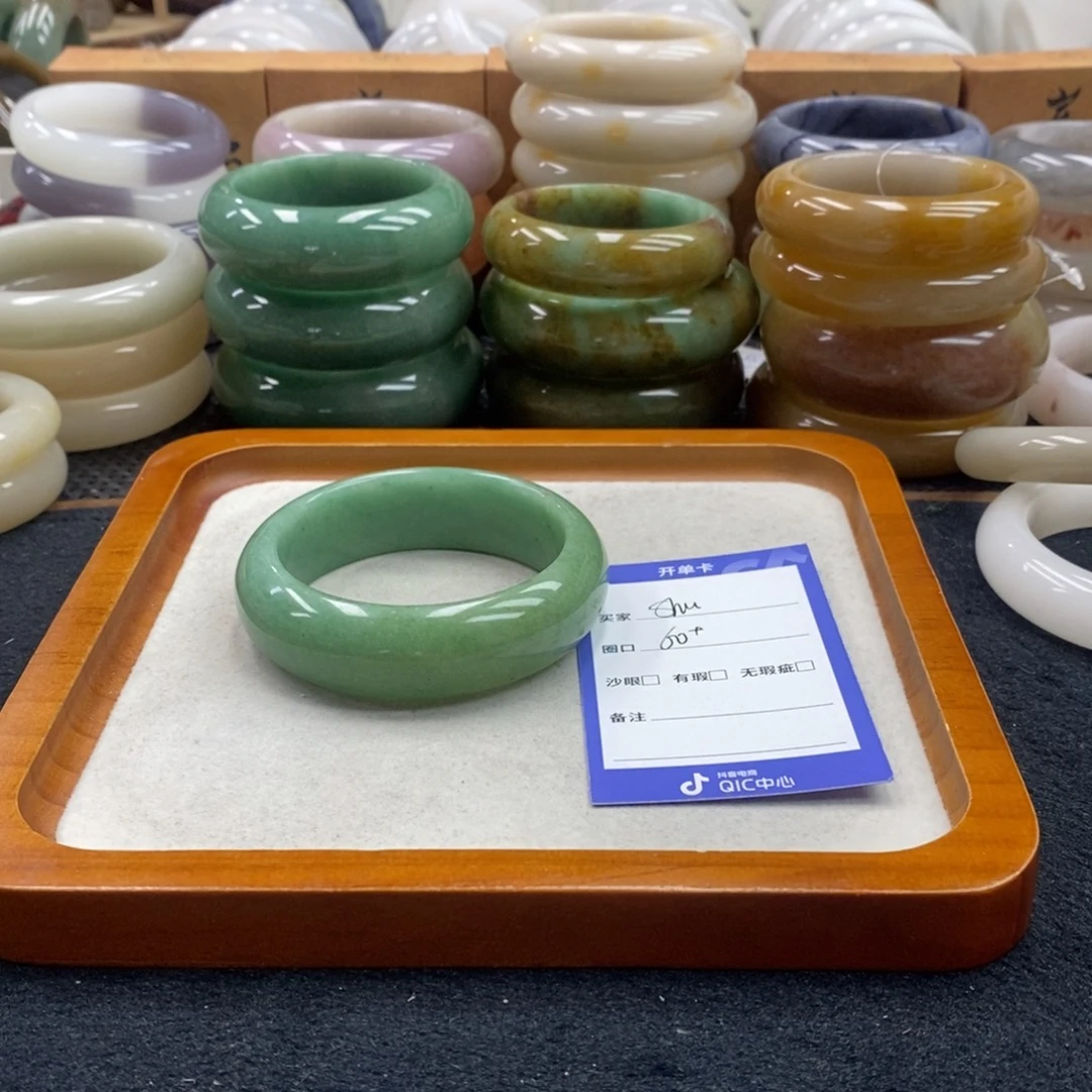 s***u石英质玉手镯未镶嵌