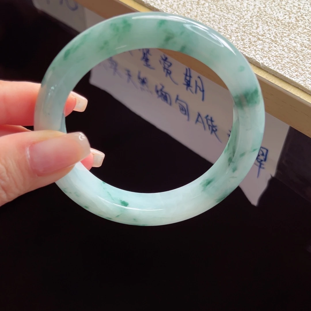 未镶嵌手镯翡翠手镯