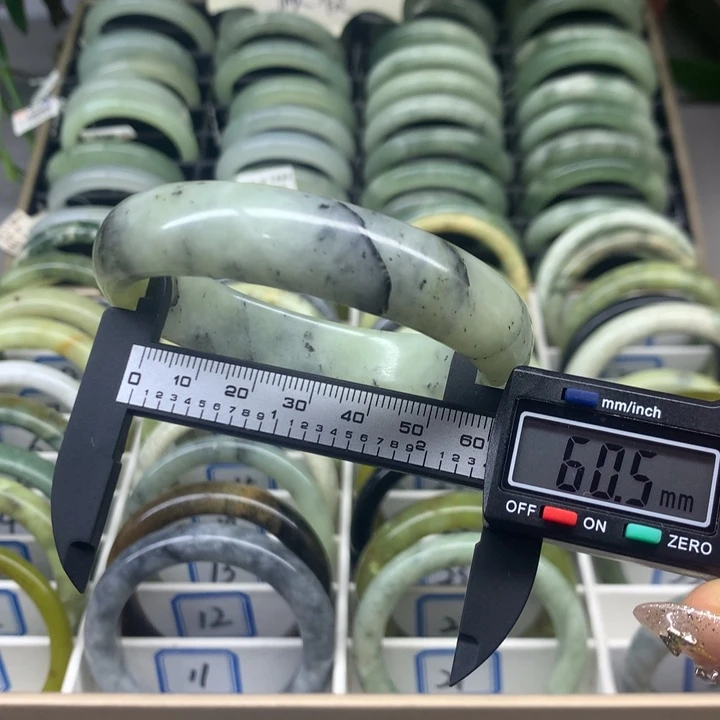 蛇纹石玉未镶嵌手镯32