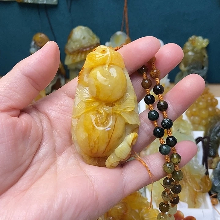 蛇纹石玉未镶嵌颈饰