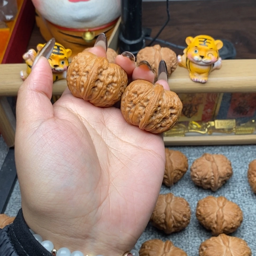 旅***者文玩核桃吊坠元宝