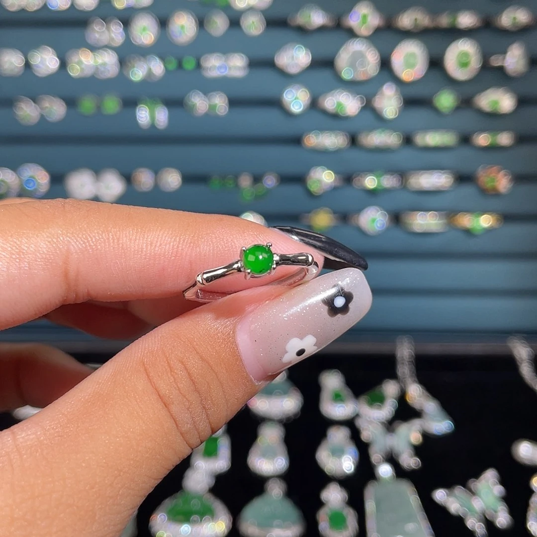 未镶嵌戒指翡翠戒指