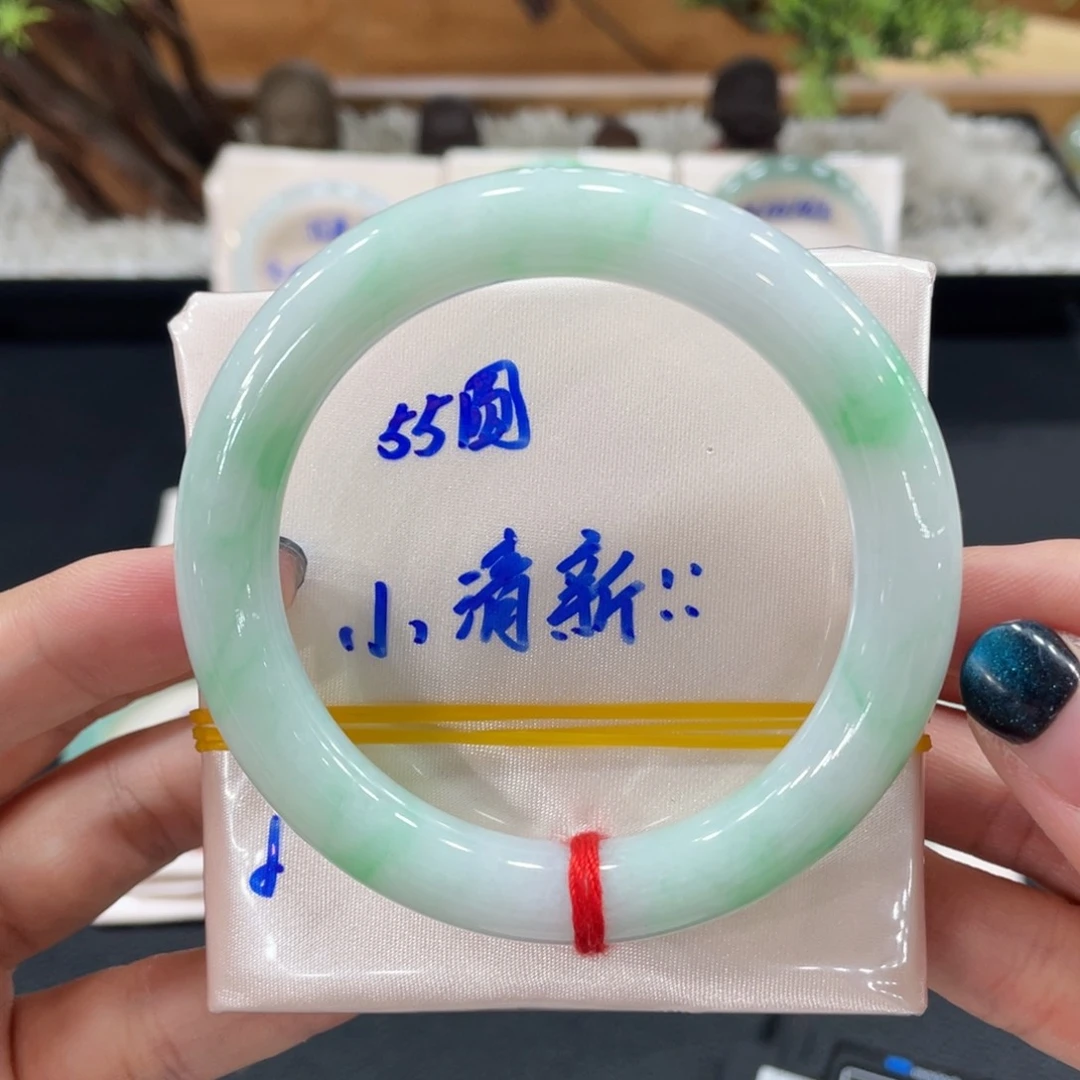 翡翠手镯未镶嵌缅甸天然翡翠