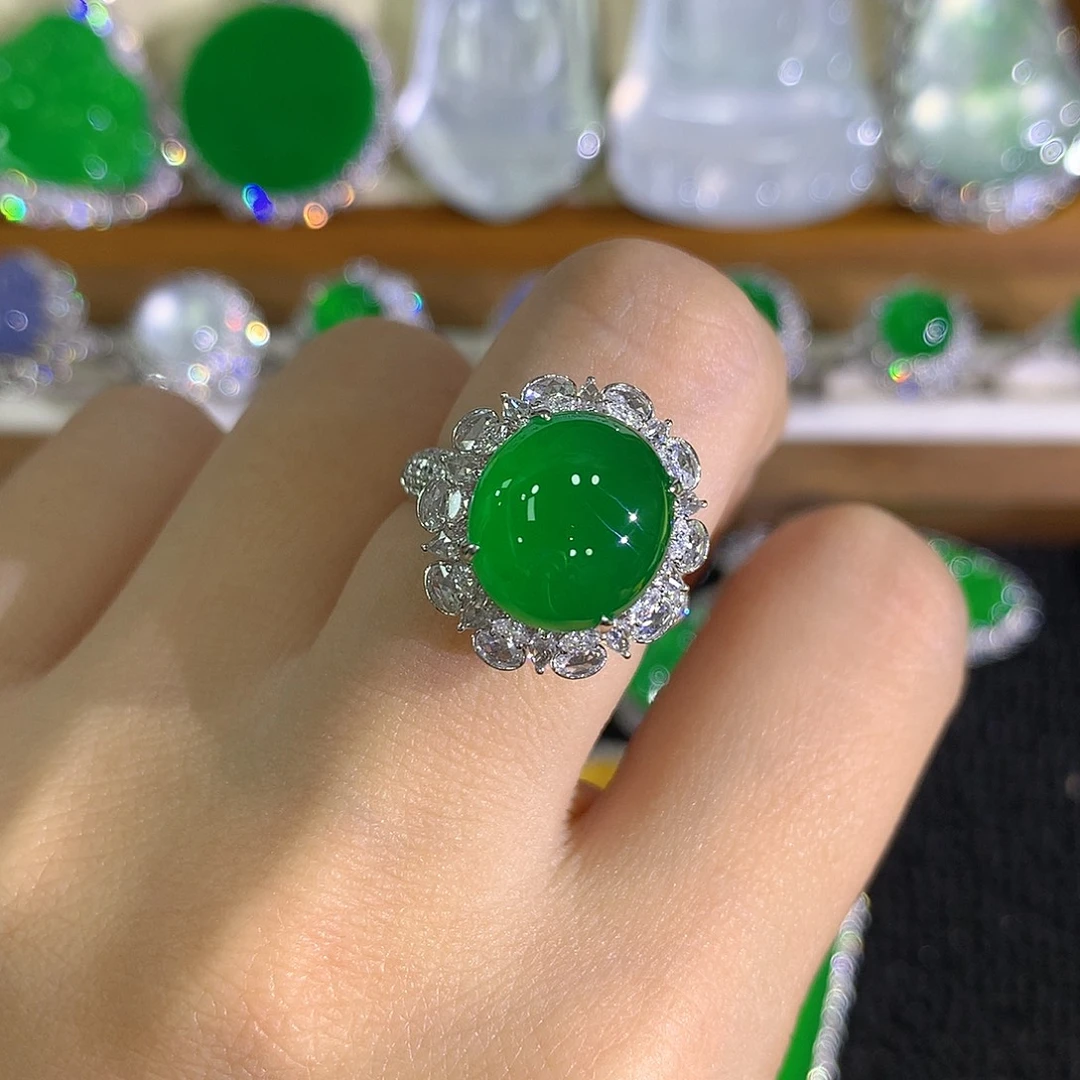 翡翠18K金镶嵌戒指蛋面