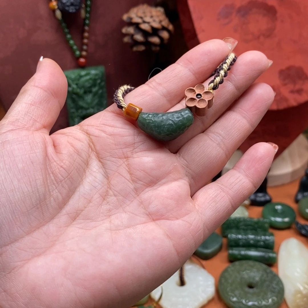 和田玉未镶嵌颈饰