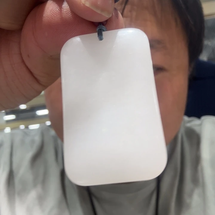 石英质玉未镶嵌颈饰