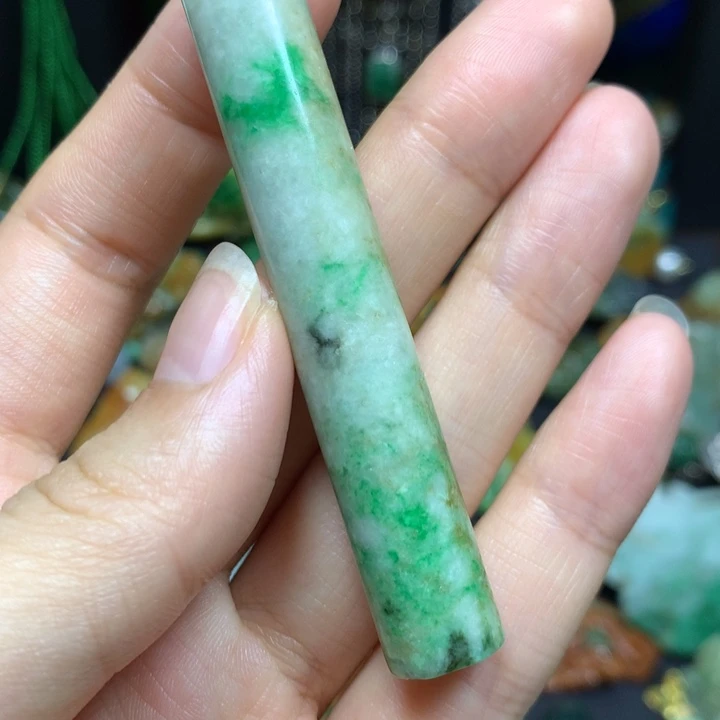 翡翠未镶嵌颈饰管