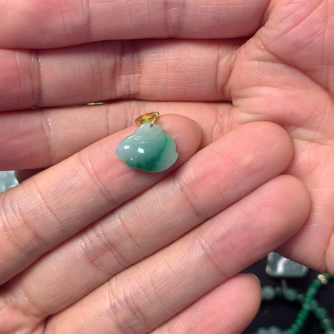 翡翠吊坠(不含链)18K金镶嵌微**然