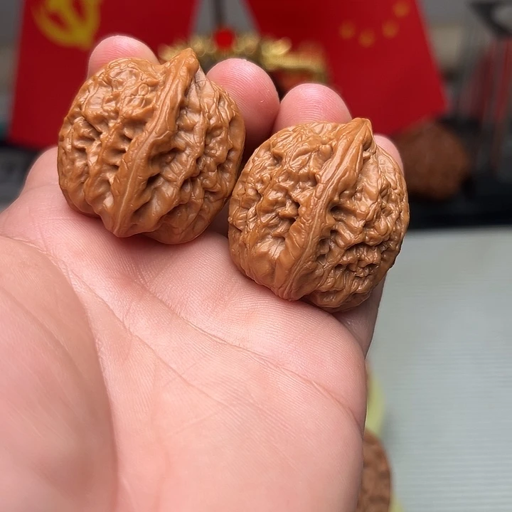 文玩核桃吊坠红锦鲤32