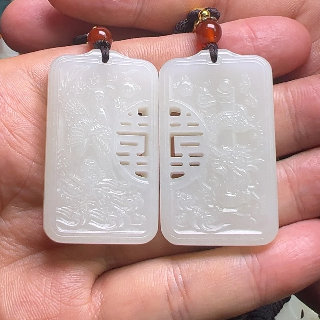 南***人颈饰未镶嵌和田玉