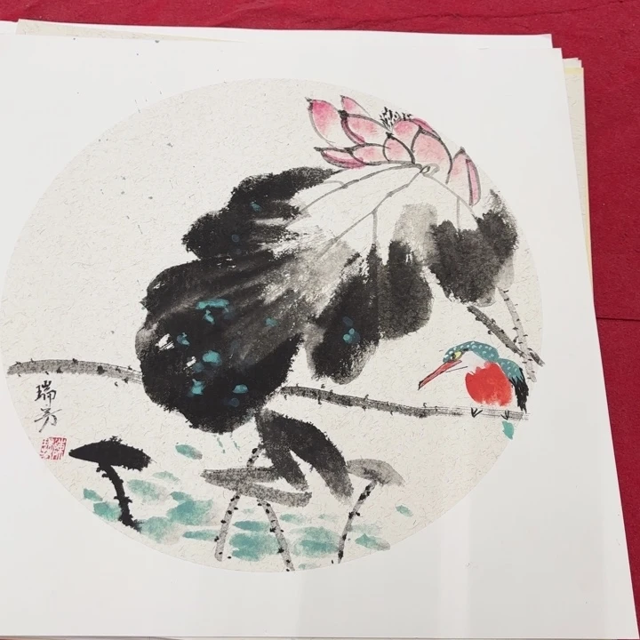 国画花鸟等多种鸟类的栖息