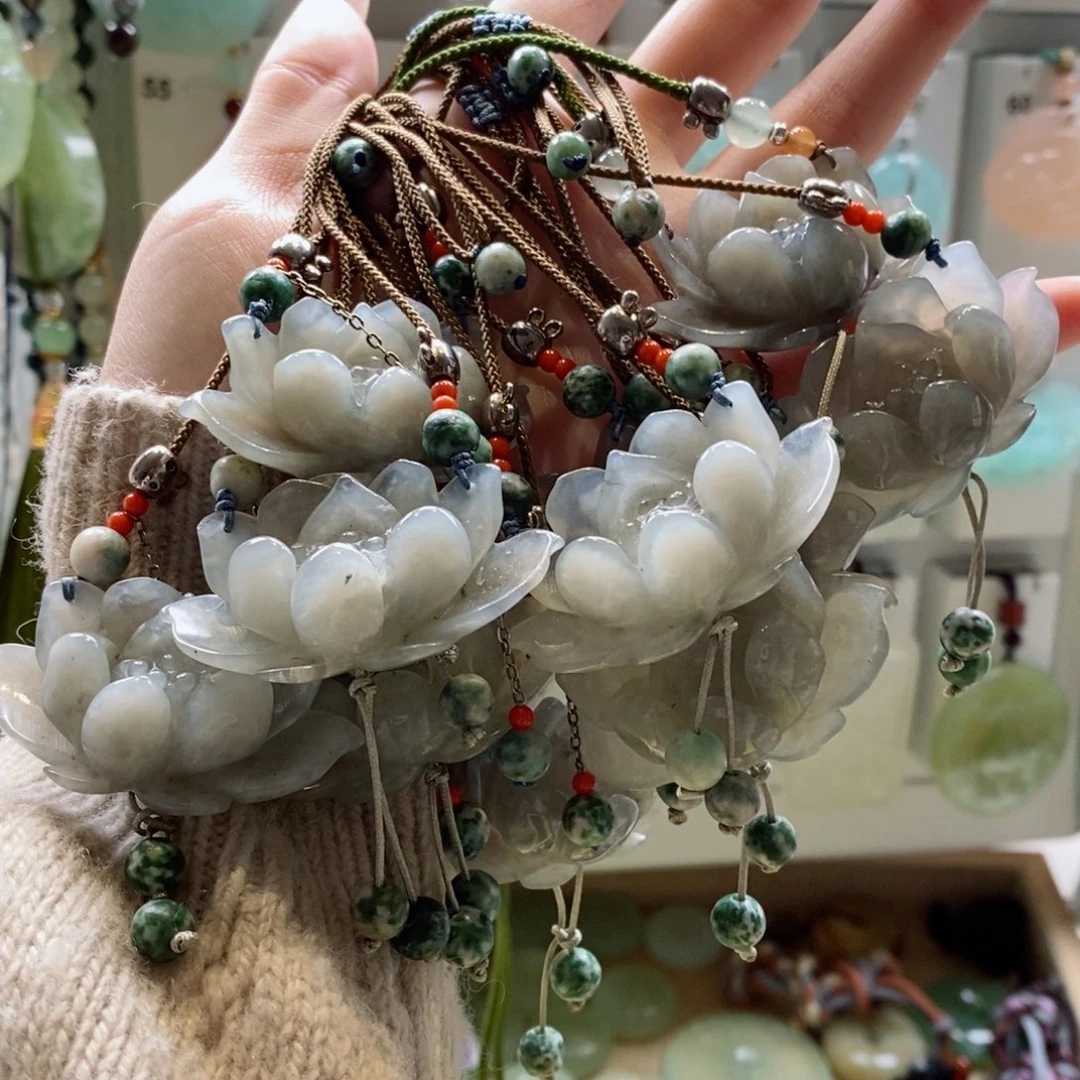 蛇纹石玉未镶嵌颈饰