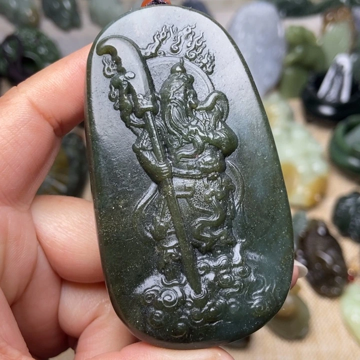 和田玉未镶嵌颈饰有棉点