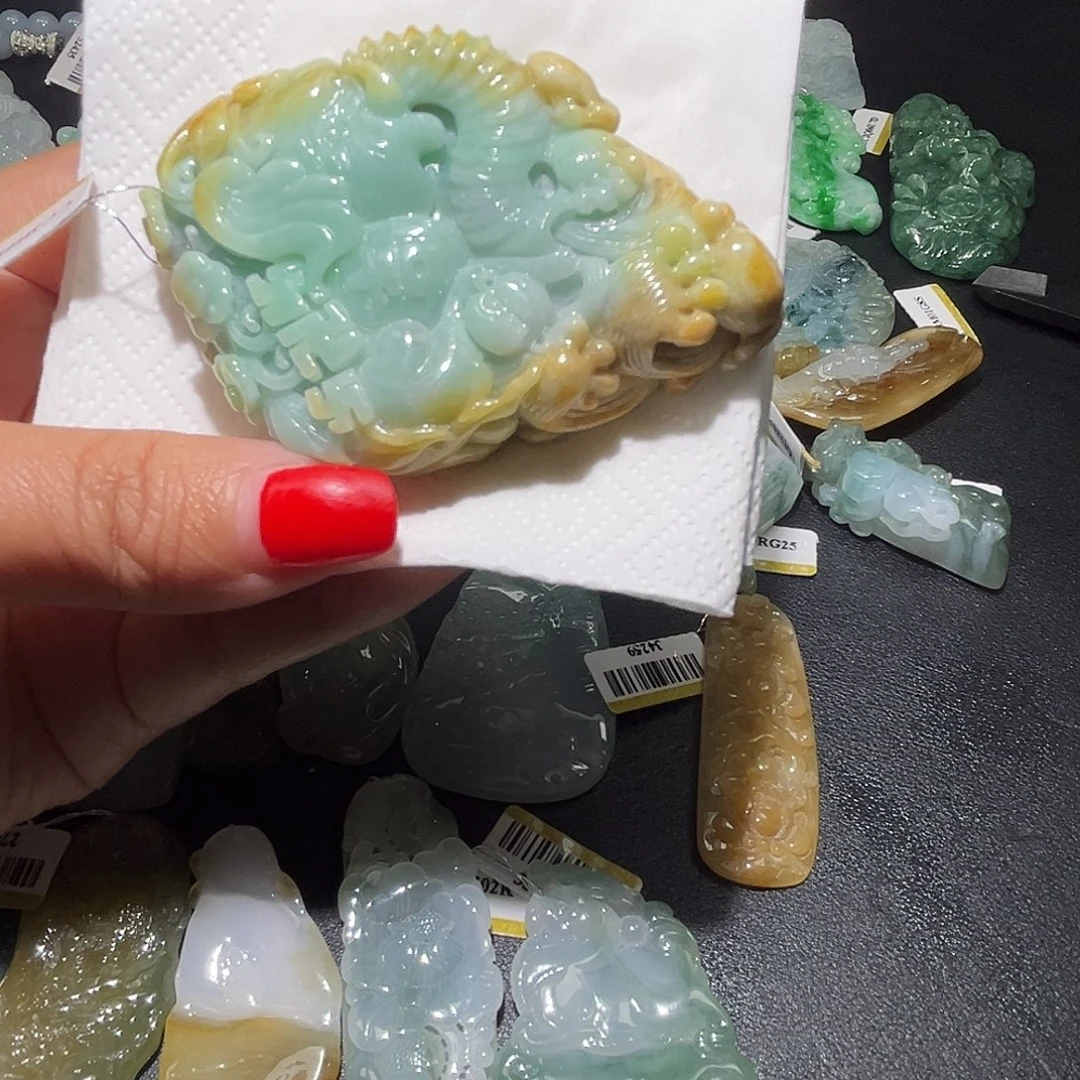 翡翠未镶嵌颈饰吊坠