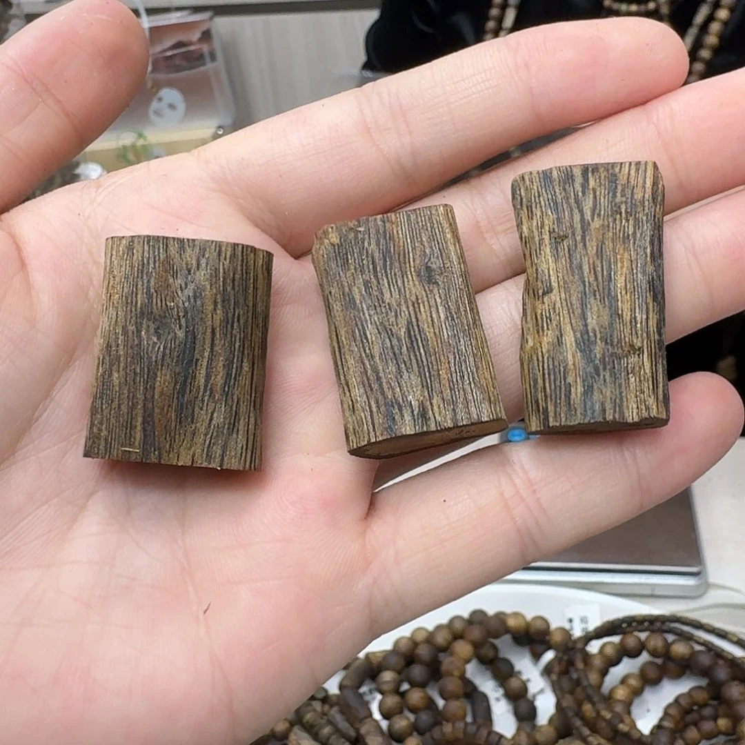 沉香碎屑沉香奇楠原材料素牌一个