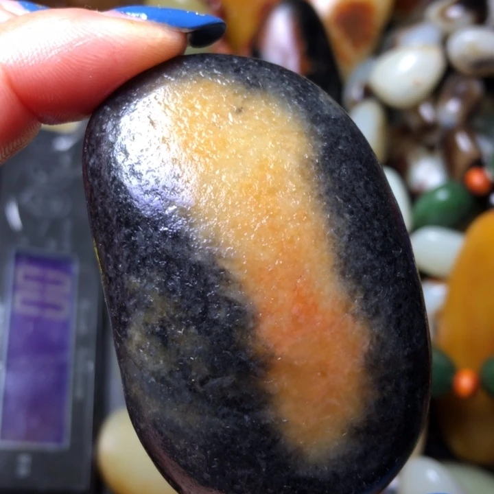 和田玉（翠青玉）未镶嵌珠宝奇石