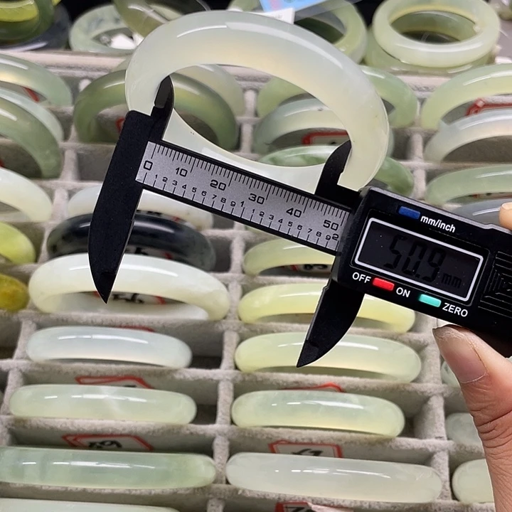 未镶嵌蛇纹石玉手镯53