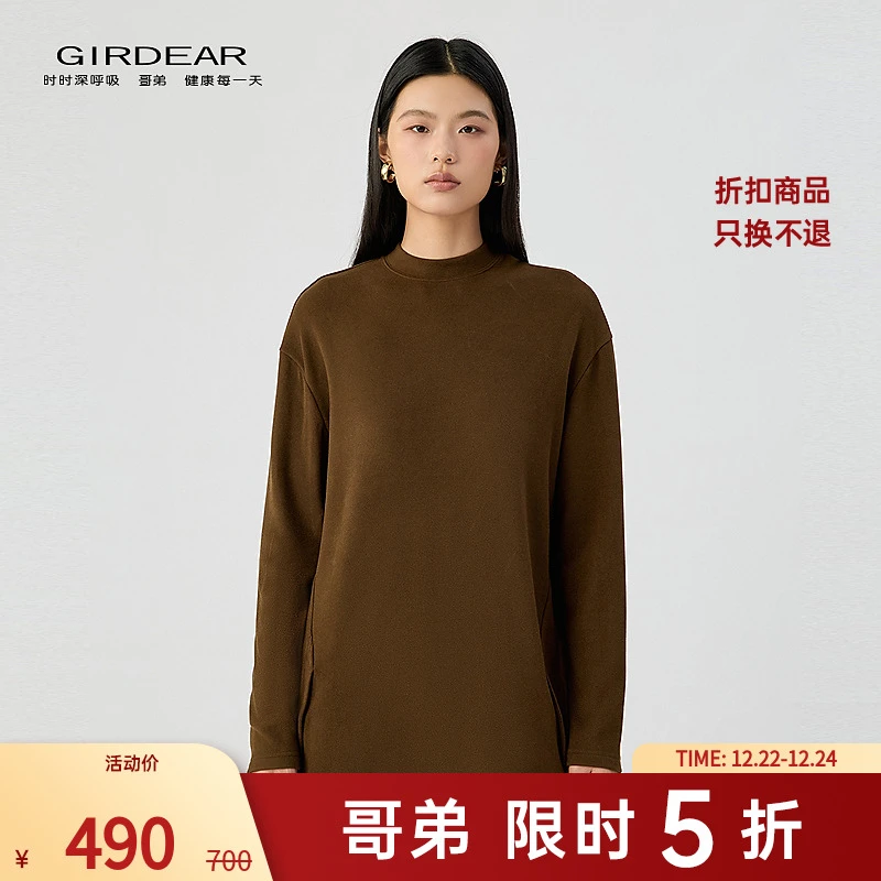 哥弟 新款女装简约时尚开叉设计感烟管领长款套头保暖卫衣130086